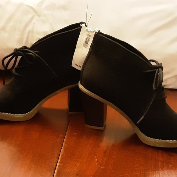 Old navy women's bootie - Picture 4 of 4